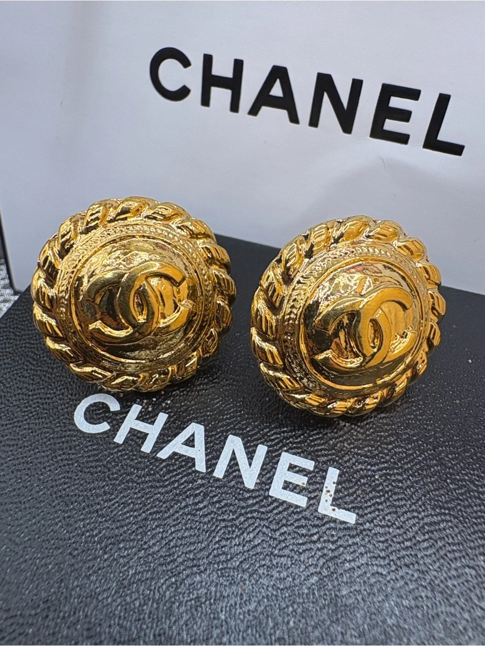 CHANEL🌟Gold Interlocking CC Rope-Trim Button Earrings W/Chanel box &bag
